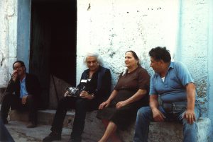 Mario Giacomelli e la sua Kobell a Badolato in Calabria fa togliere malocchio alla sua konell